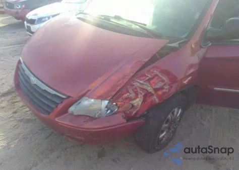 2005 Chrysler Town & Country Touring из США, поврежденный, VIN 2C4GP54L45R441221